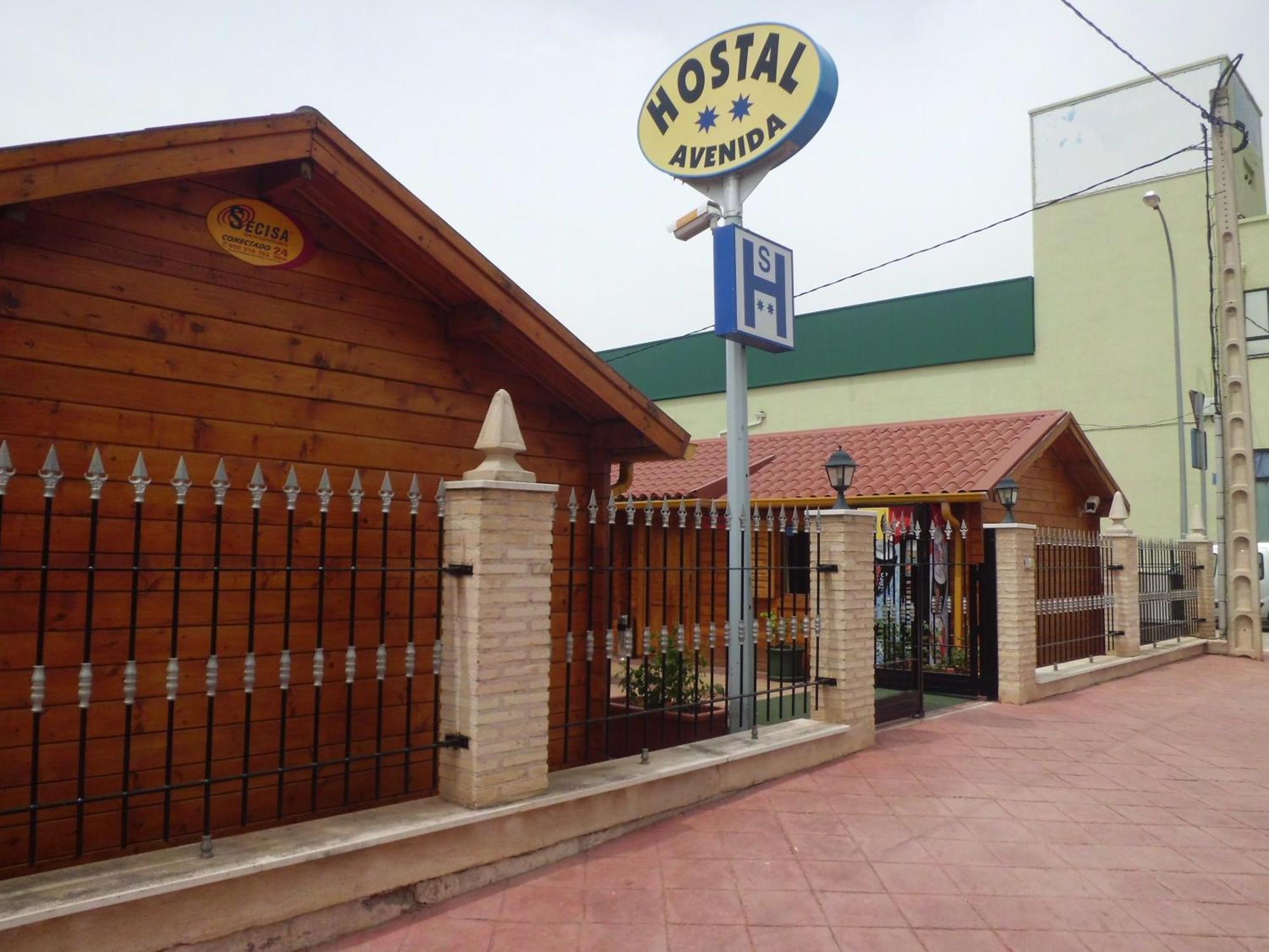 Hostal Gran Avenida Tarancon Bagian luar foto